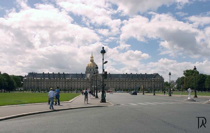 Esplanade at Invalides Esplanade at Invalides