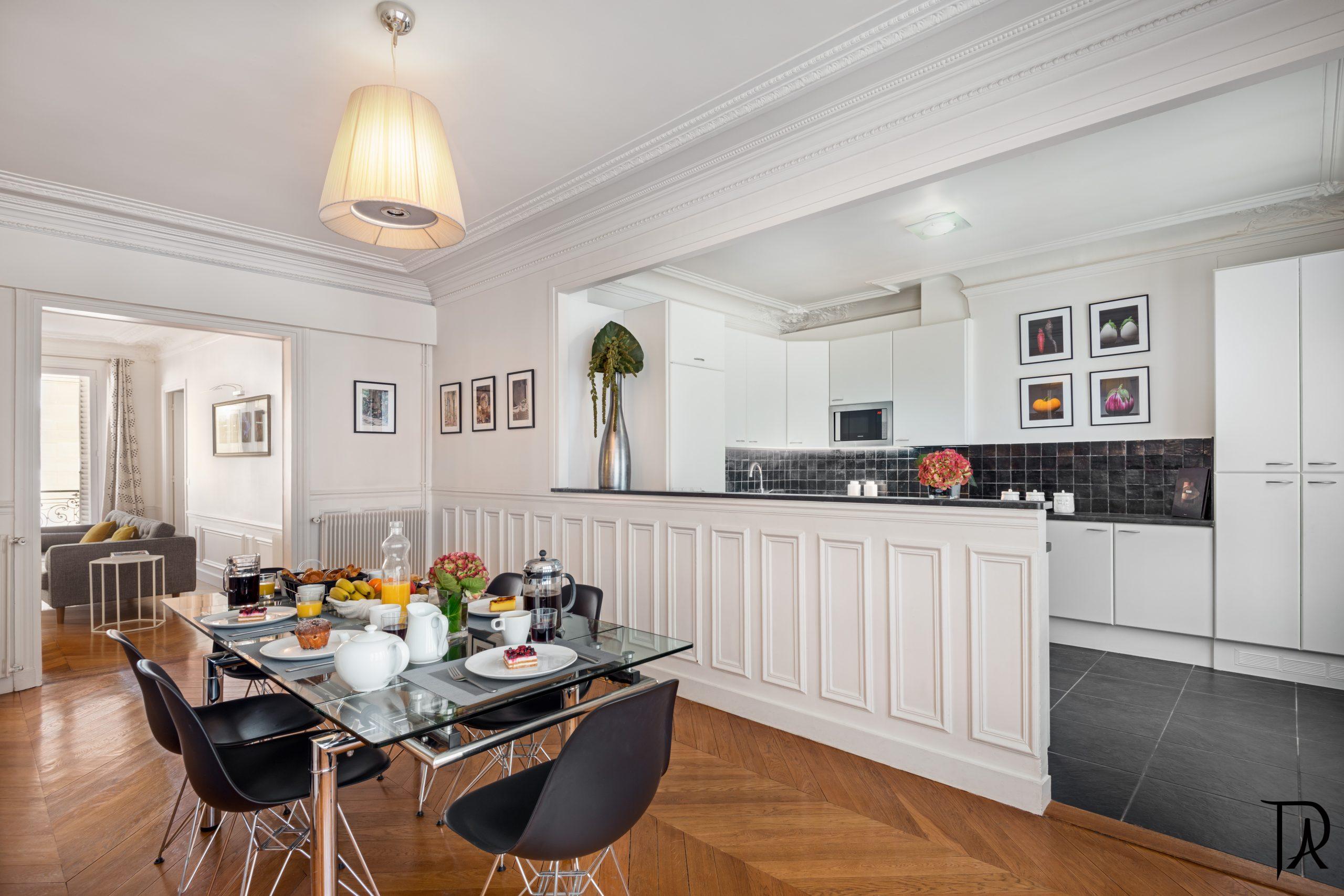 View on the dining room and kitchen