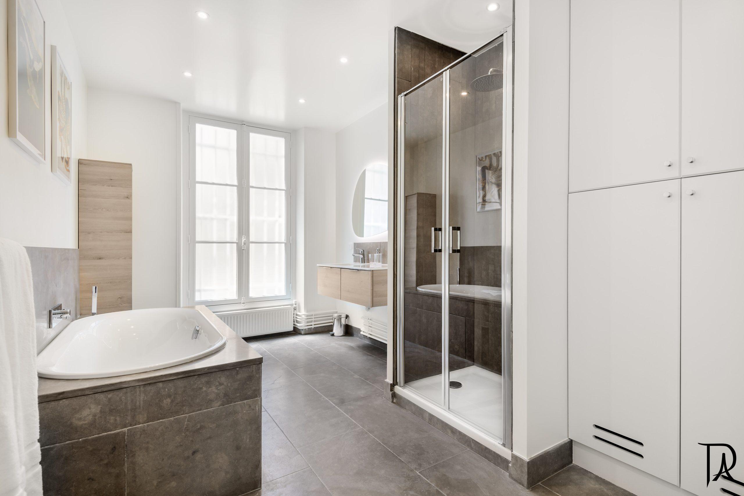 (18) Bathroom one view one