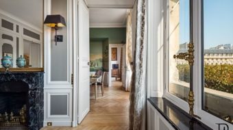 Direction into the dining room
