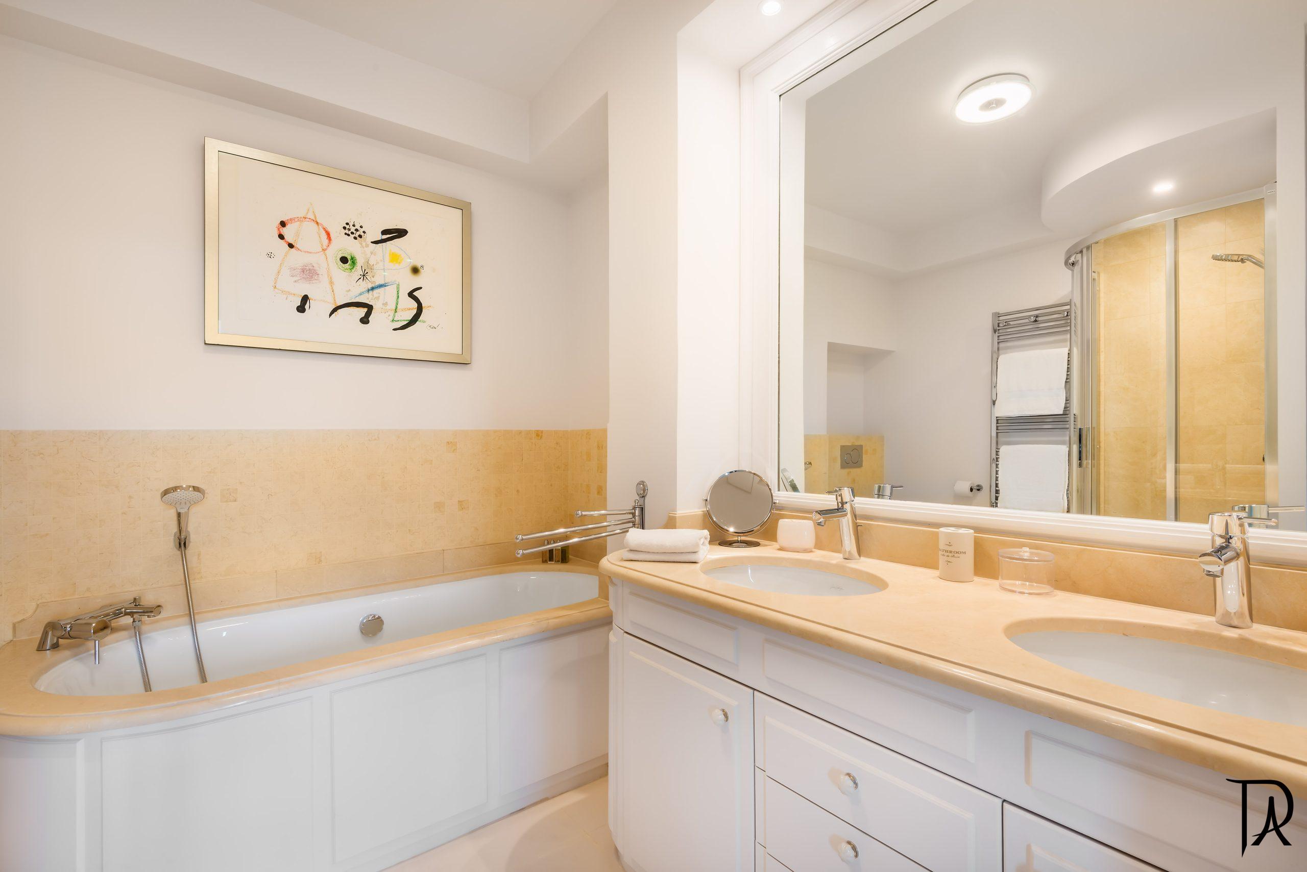 (10) Bathroom one view one