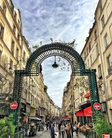 Montorgueil street