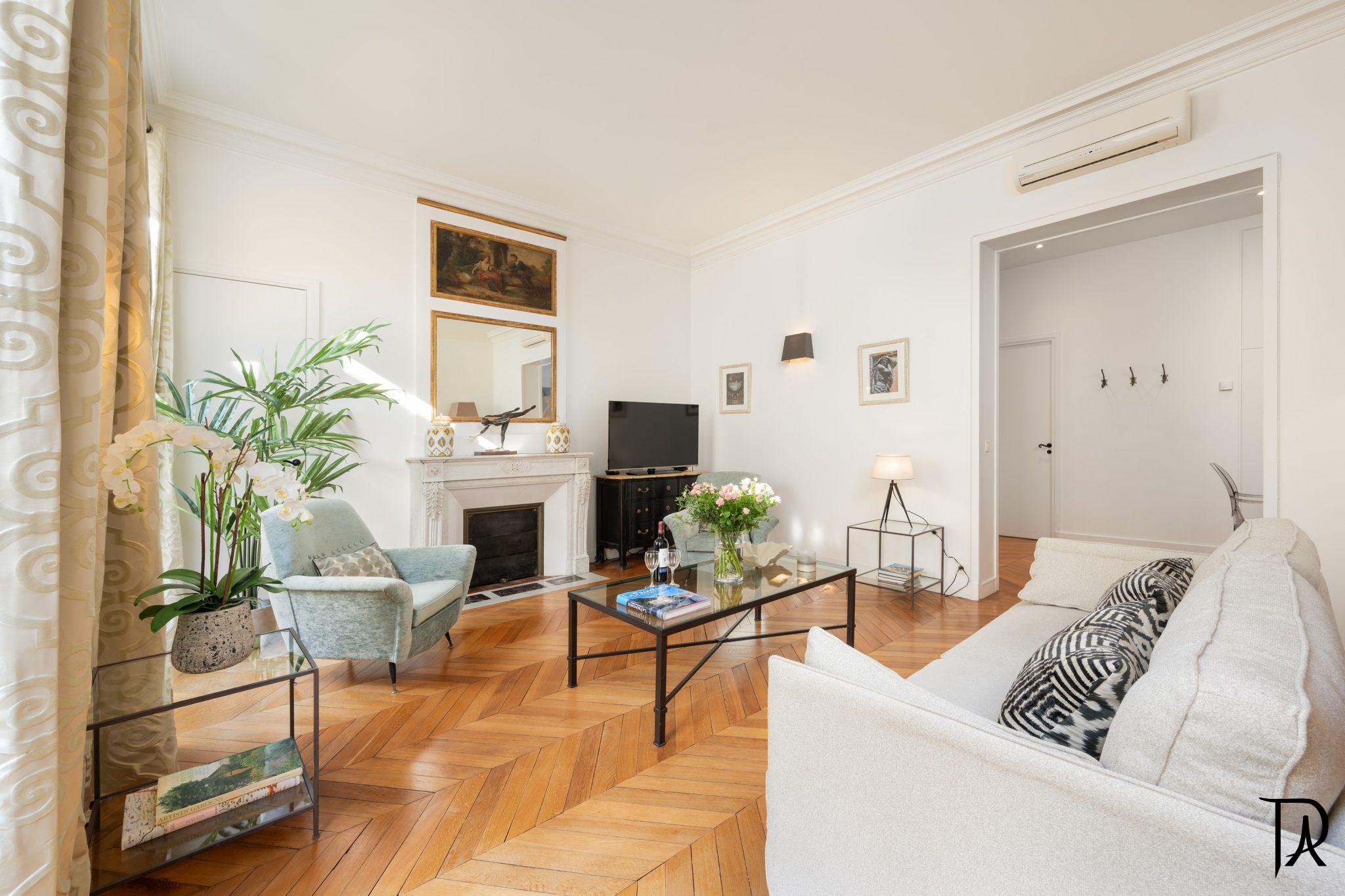 Rent a luxury apartment two bedroom Saint Sulpice Church PSG for short